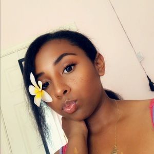 Meet your Posher, Mia